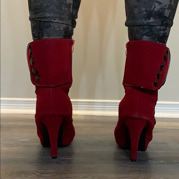 Red heeled boots - Picture 1 of 4